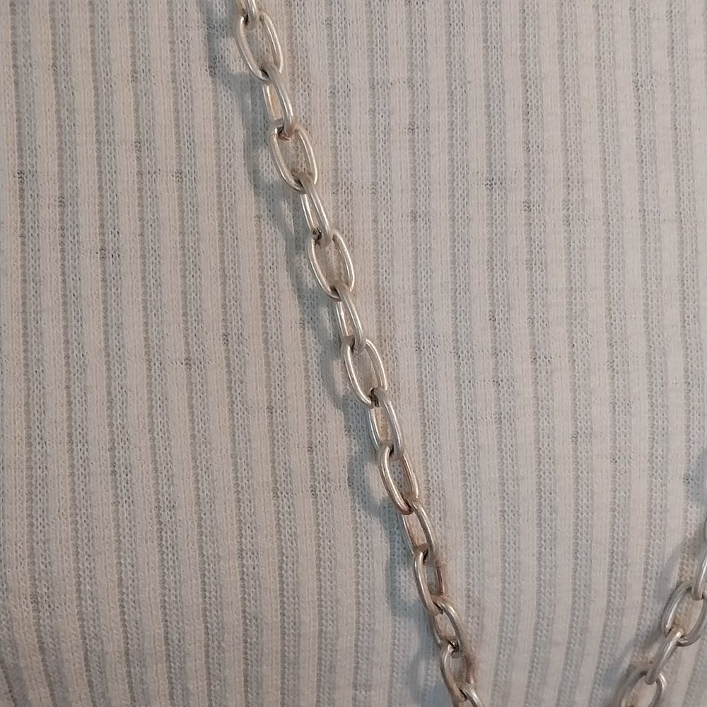 2951 Plunder Long Gold Link Chain With A Gold Yarn Embellished Pendent. - Picture 4 of 7